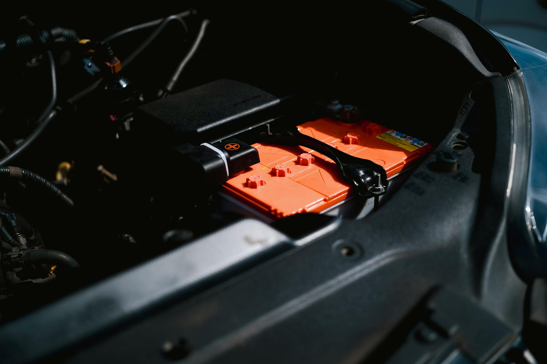 Bateria trakcyjna w komorze silnika elektrycznego Citroëna