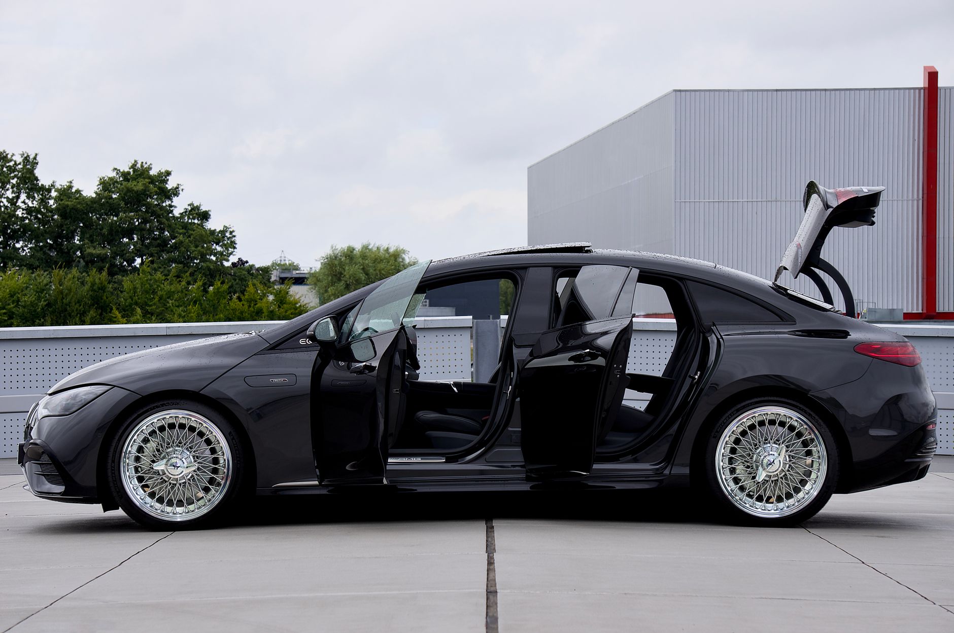 Elektryczny Rolls-Royce Spectre czy Mercedes EQS: co lepiej wygląda w polskim portfelu
