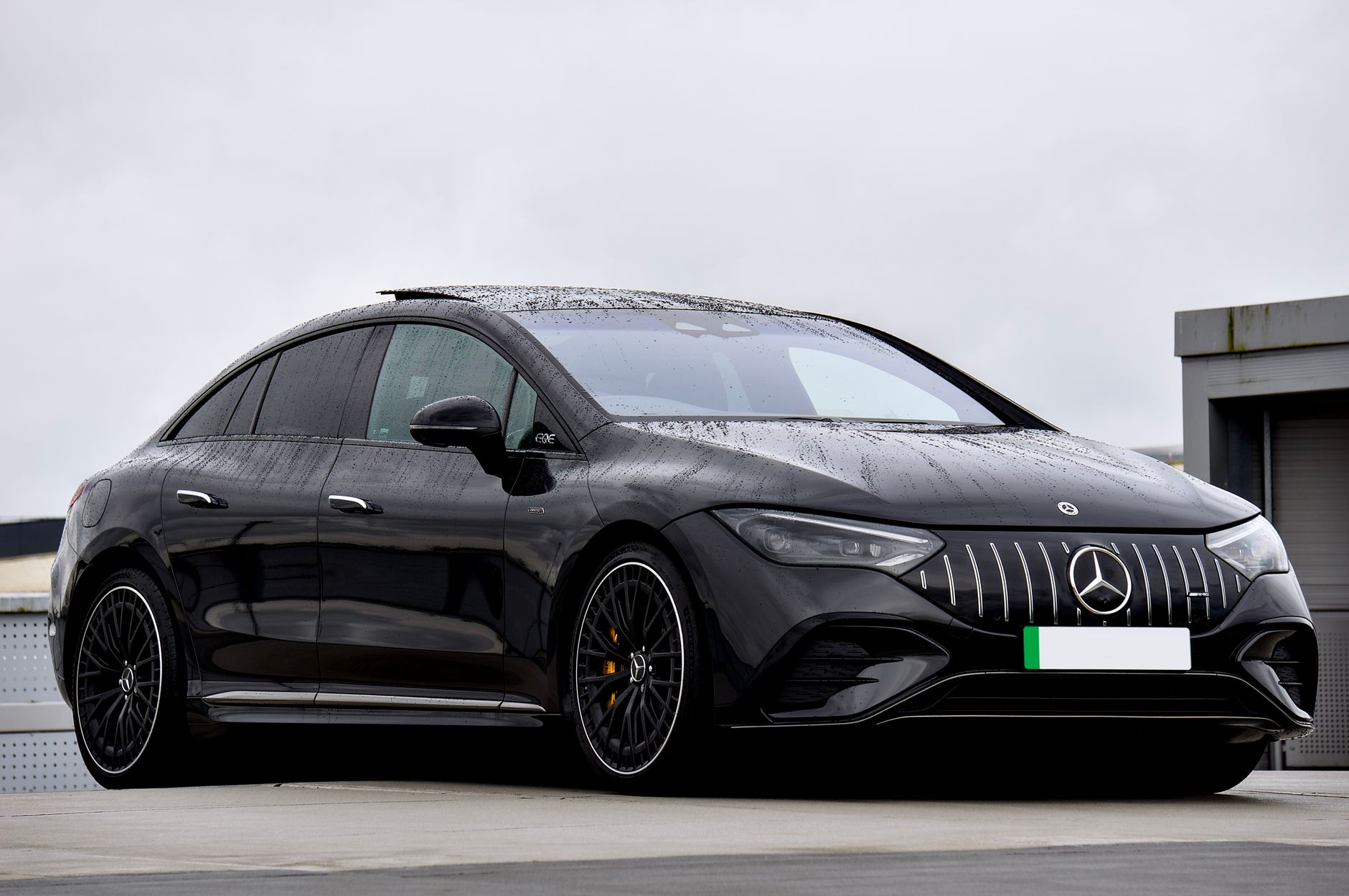 Elektryczny Rolls-Royce Spectre czy Mercedes EQS: co lepiej wygląda w polskim portfelu Elektryczny Rolls-Royce Spectre czy Mercedes EQS: co lepiej wygląda w polskim portfelu
