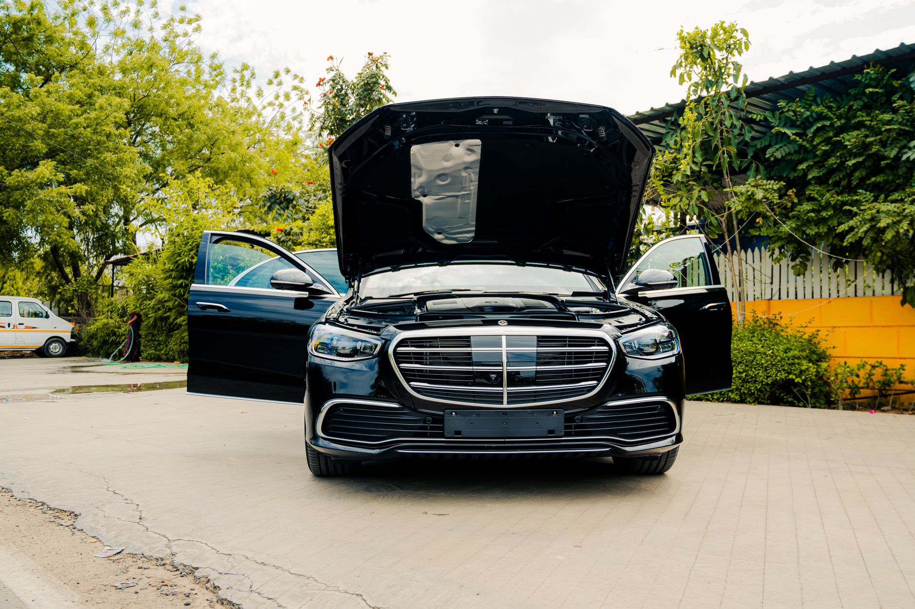 Bentley kontra Mercedes-Maybach i Rolls-Royce: który lepiej znosi intensywną, codzienną eksploatację