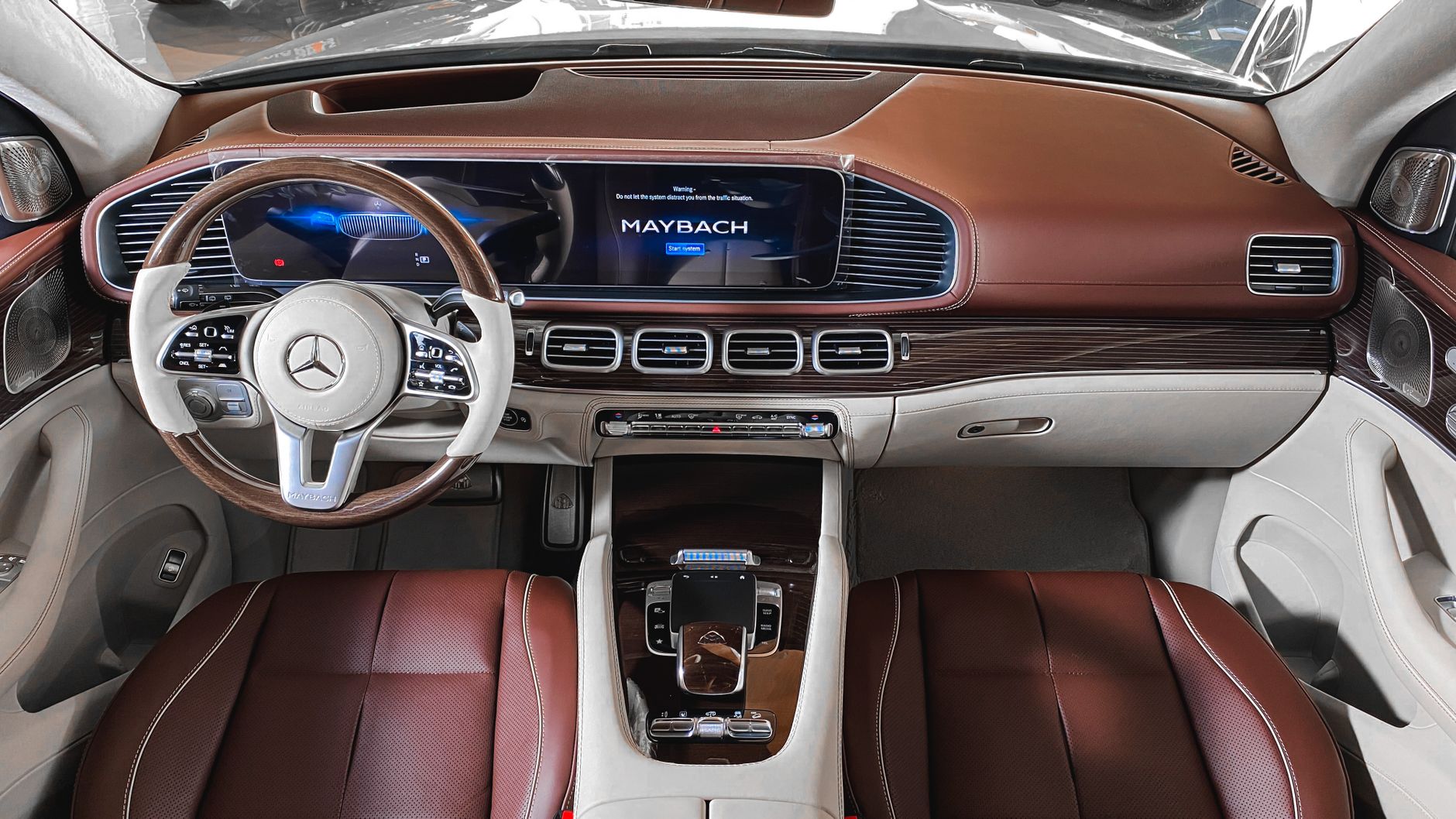 Bentley kontra Mercedes-Maybach i Rolls-Royce: który lepiej znosi intensywną, codzienną eksploatację
