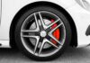 Bentley Continental GT V8 (4.0 Biturbo): problem z sitkami turbosprężarek i sposób na uniknięcie zatarcia Koło Mercedes-Benz z czerwonym zaciskiem hamulcowym
