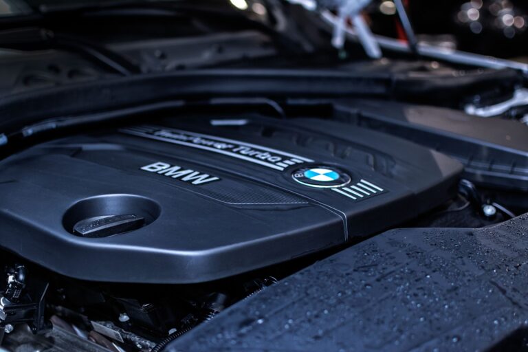 Turbosprężarka i nowoczesne podzespoły silnika BMW z bliska